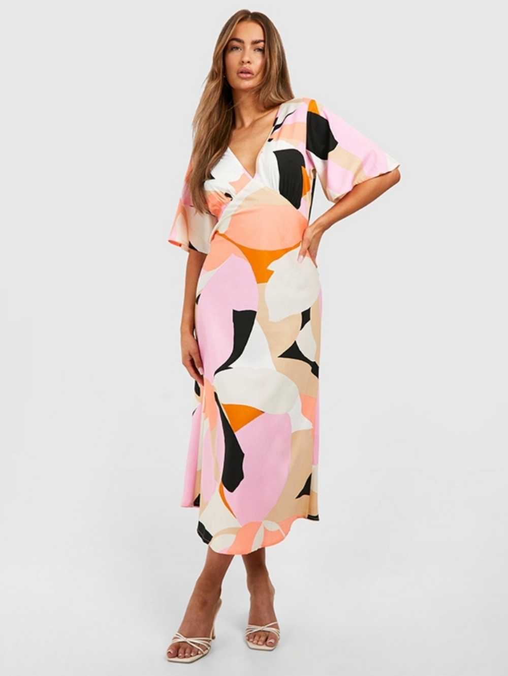 boohoo
Abstract Flutter Sleeves Midaxi Dress
